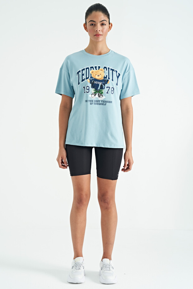 Açık Mavi Ayıcık Baskılı O Yaka Düşük Omuzlu Oversize Kadın T-Shirt - 02182