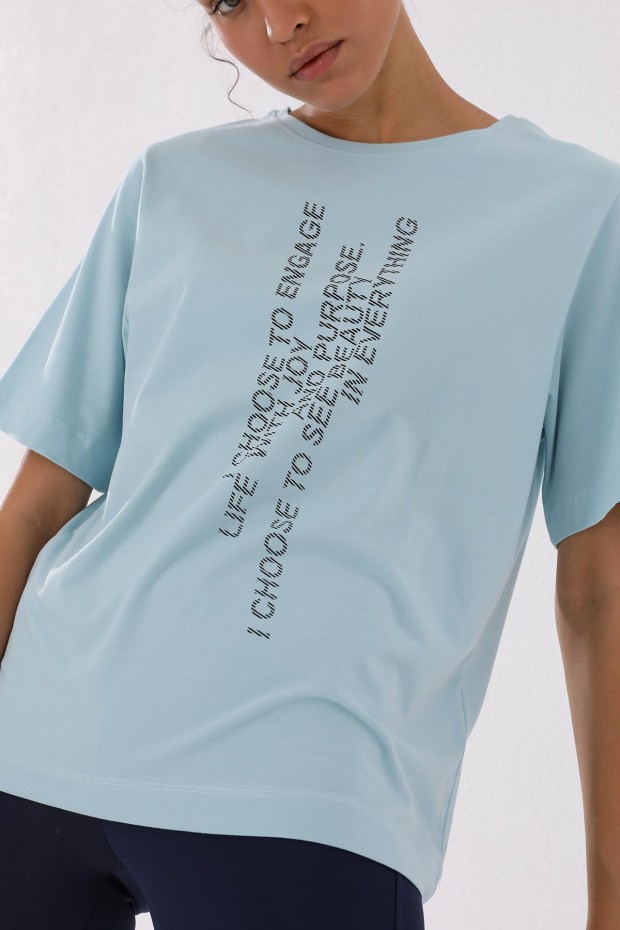 Açık Mavi Pembe Dikey Yazı Baskılı O Yaka Kadın Oversize T-Shirt - 97138 - Thumbnail