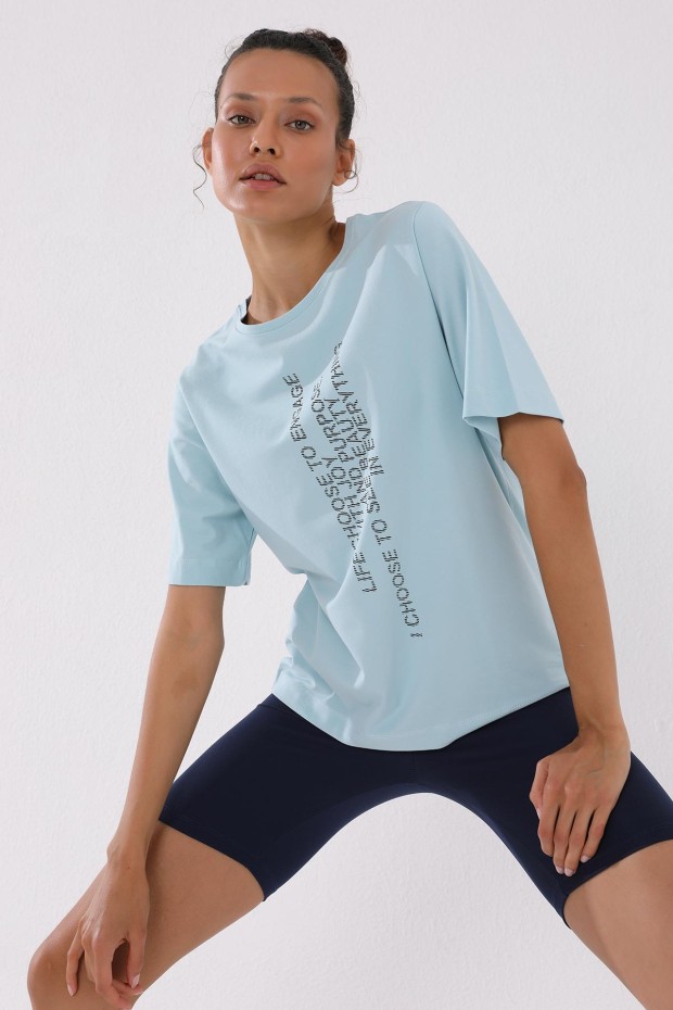 Açık Mavi Pembe Dikey Yazı Baskılı O Yaka Kadın Oversize T-Shirt - 97138 - Thumbnail