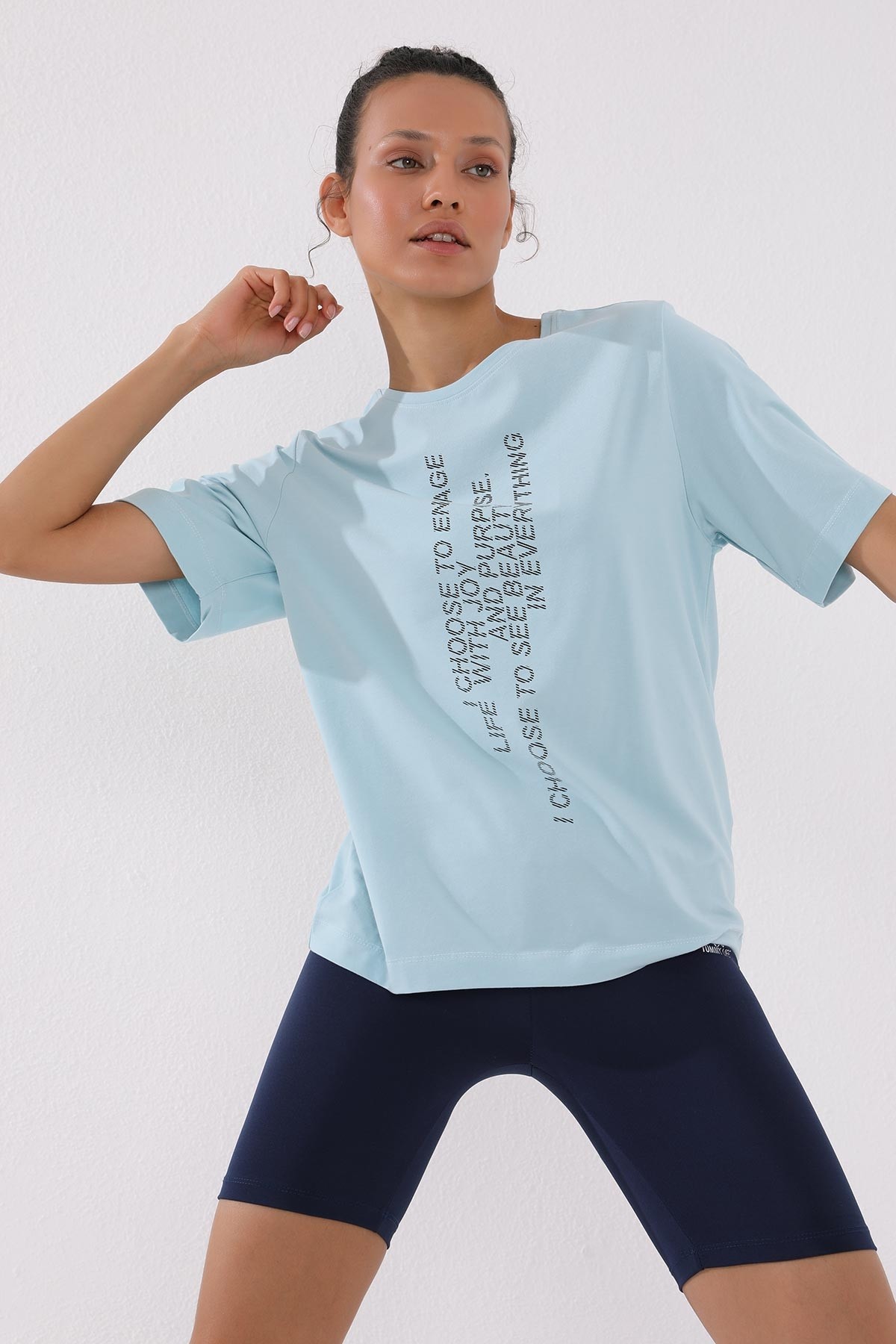 Açık Mavi Pembe Dikey Yazı Baskılı O Yaka Kadın Oversize T-Shirt - 97138