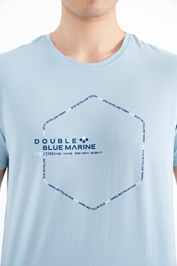 Açık Mavi Yazı Geometri Basklı Standart Kalıp Erkek T-shirt - 88198