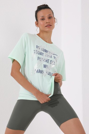 Açık Yeşil Deforme Yazı Baskılı O Yaka Kadın Oversize T-Shirt - 97133 - Thumbnail
