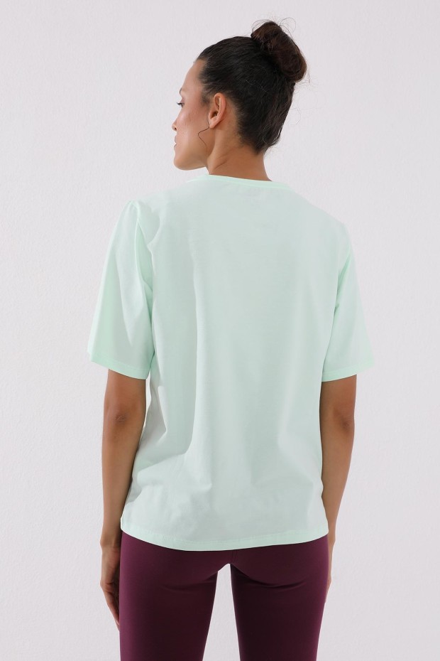 Açık Yeşil Deforme Yazı Baskılı O Yaka Kadın Oversize T-Shirt - 97134