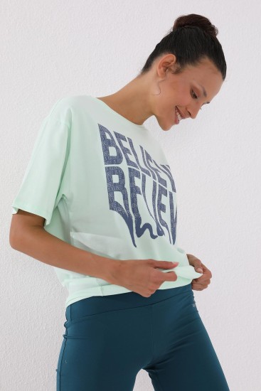 Açık Yeşil Deforme Yazı Baskılı O Yaka Oversize Kadın T-Shirt - 97139 - Thumbnail