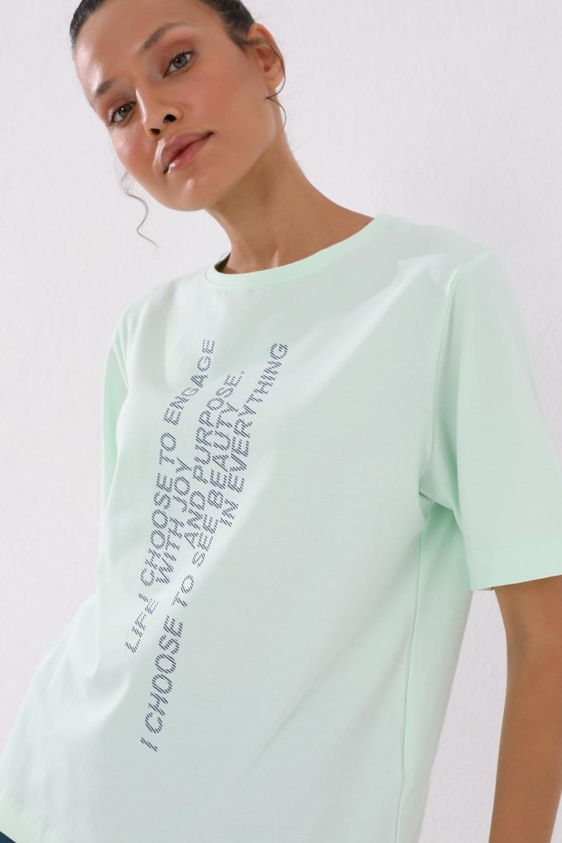 Açık Yeşil Pembe Dikey Yazı Baskılı O Yaka Kadın Oversize T-Shirt - 97138 - Thumbnail
