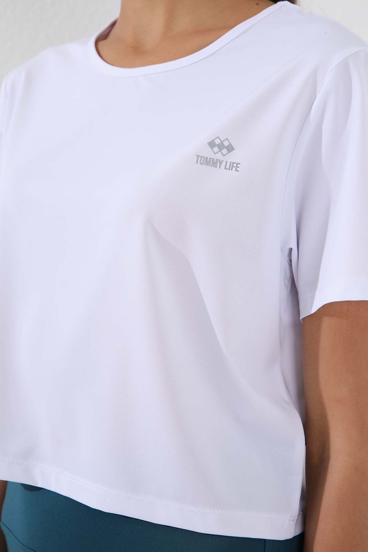 Beyaz Basic Kısa Kol Standart Kalıp O Yaka Kadın Crop Top T-Shirt - 97143