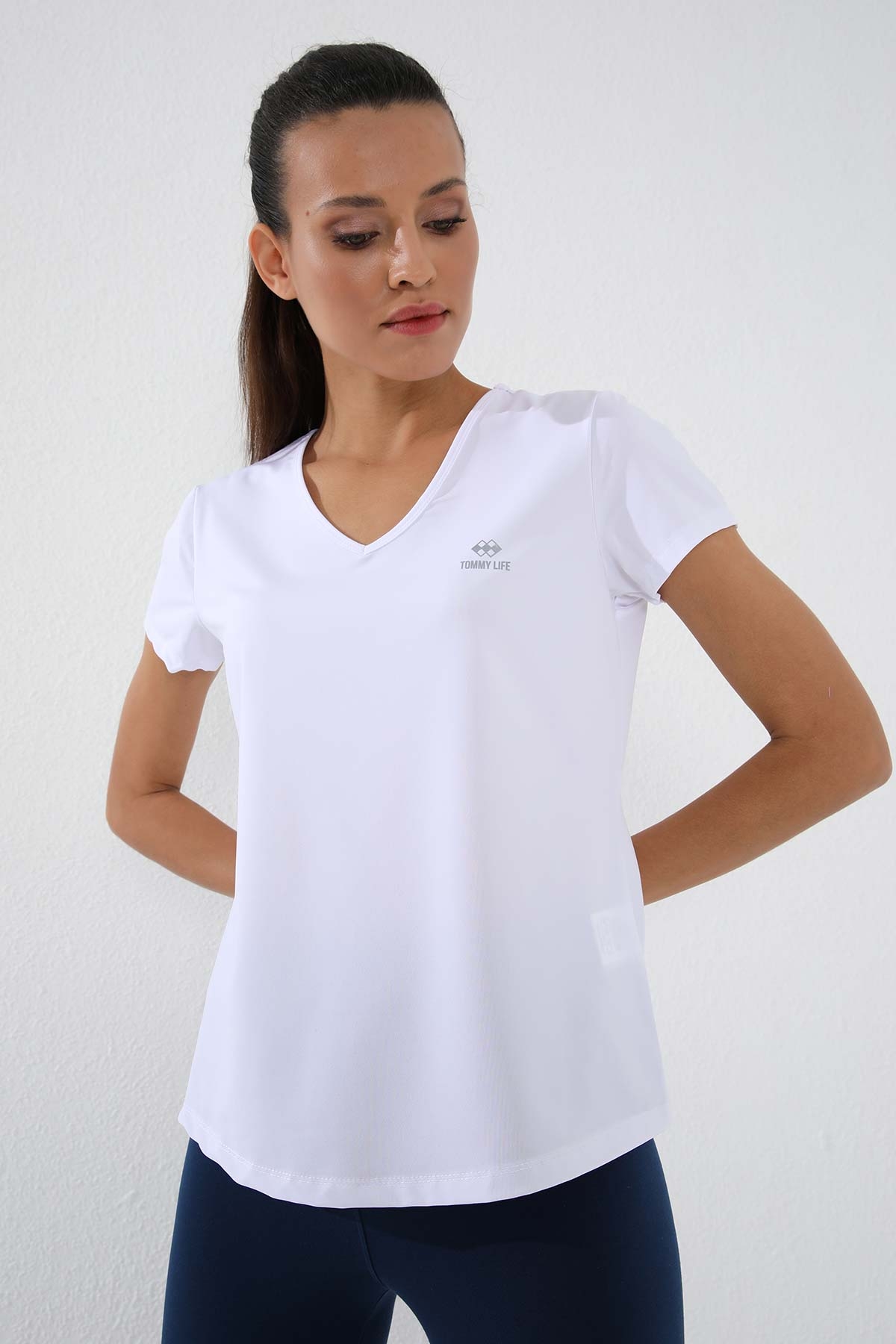 Beyaz Basic Kısa Kol Standart Kalıp V Yaka Kadın T-Shirt - 97145
