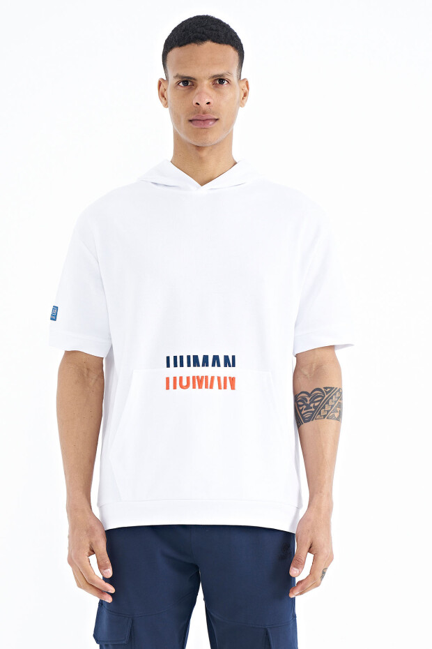 Beyaz Kanguru Cepli Yazı Nakışlı Kapüşonlu Erkek T-Shirt - 88195