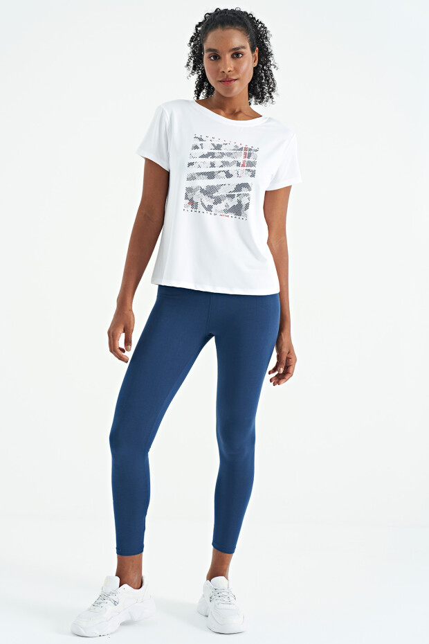 Beyaz Ön Baskılı Sırtı V Dekolteli Standart Kalıp Kısa Kollu Kadın Spor T-Shirt - 97264
