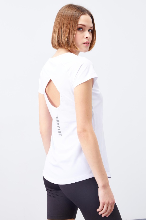 Beyaz Sırt Pencereli Kısa Kol Standart Kalıp O Yaka Kadın T-Shirt - 97101