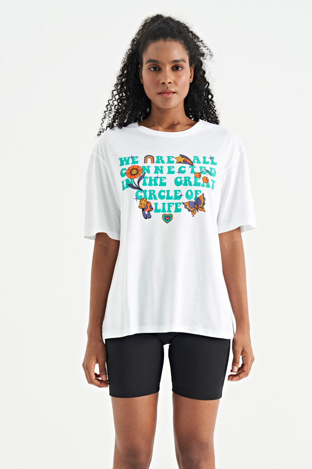 Beyaz Yazı Baskılı Düşük Omuzlu O Yaka Oversize Kadın T-Shirt - 02305