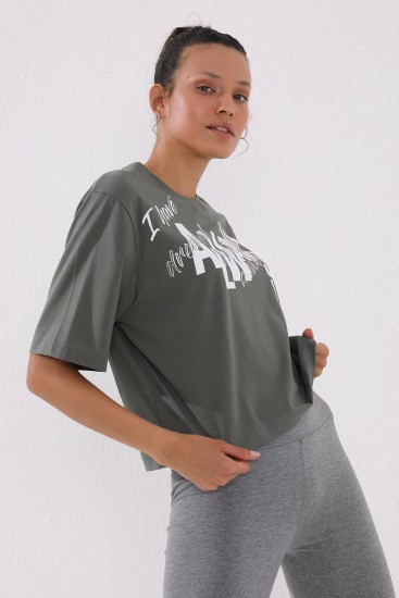 TommyLife - Çağla Asimetrik Yazı Baskılı O Yaka Kadın Oversize T-Shirt - 97136