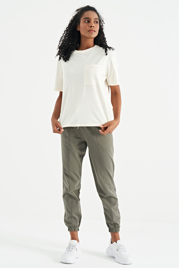 Ekru Düşük Omuzlu Cep Detaylı Oversize Kadın T-Shirt - 02268