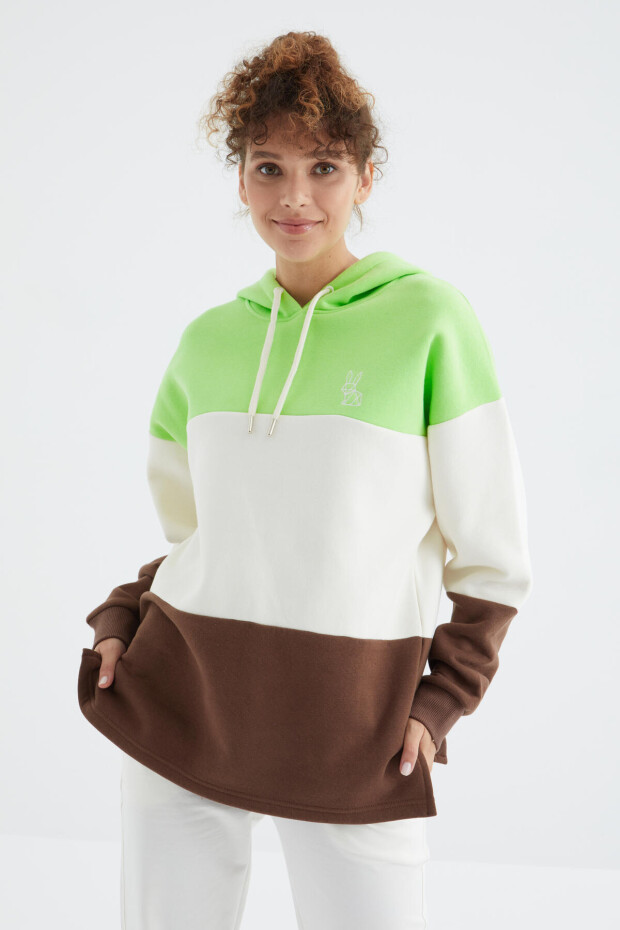 Fıstık Yeşil Renk Bloklu Nakışlı Kapüşonlu Oversize Kadın Sweatshirt - 97247