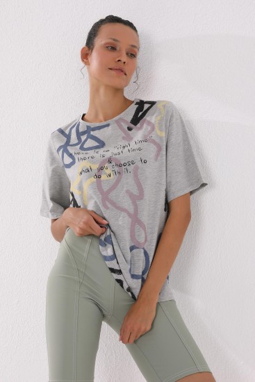 Gri Melanj Karışık Desenli Yazı Baskılı O Yaka Kadın Oversize T-Shirt - 97132 - Thumbnail