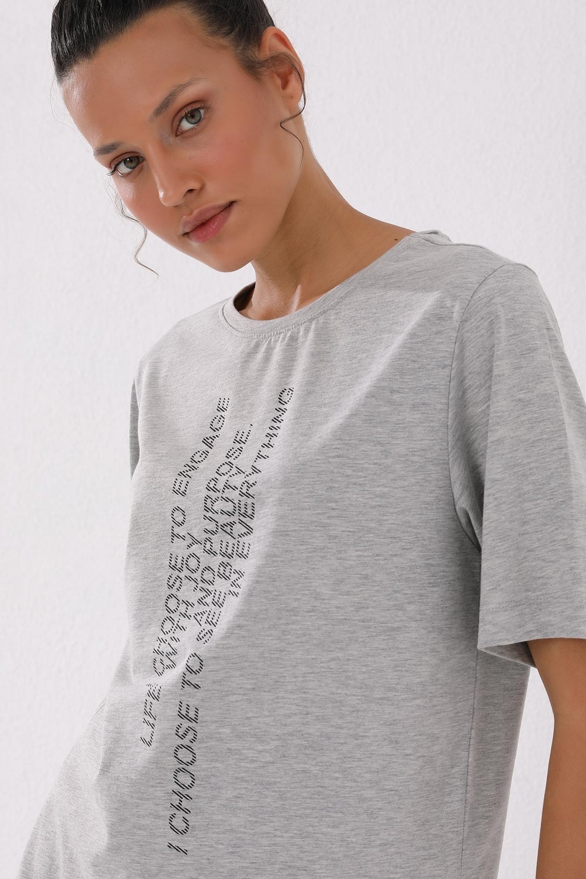 Gri Melanj Pembe Dikey Yazı Baskılı O Yaka Kadın Oversize T-Shirt - 97138
