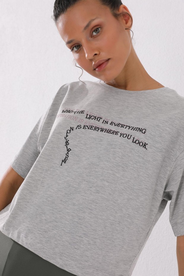 Gri Melanj Yazı Baskılı Kısa O Yaka Kadın Oversize T-Shirt - 97135