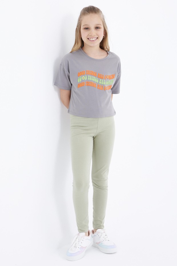 Gri Oversize Renkli Yazı Baskılı Düşük Omuz O Yaka Kız Çocuk Crop T-Shirt - 75038