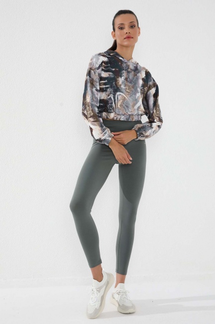 Kahverengi Karışık Batik Desenli Lastikli Kapüşonlu Kadın Oversize Crop Top Sweatshirt - 97140 - Thumbnail