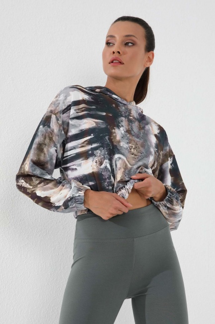 Kahverengi Karışık Batik Desenli Lastikli Kapüşonlu Kadın Oversize Crop Top Sweatshirt - 97140 - Thumbnail