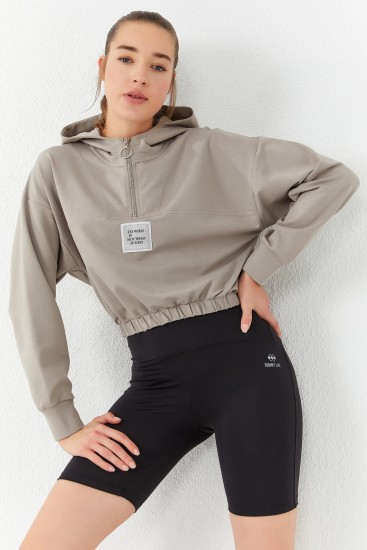 TommyLife - Koyu Bej Beli Büzgülü Kapüşonlu Yarım Fermuarlı Rahat Form Kadın Crop Top Sweatshirt - 97155