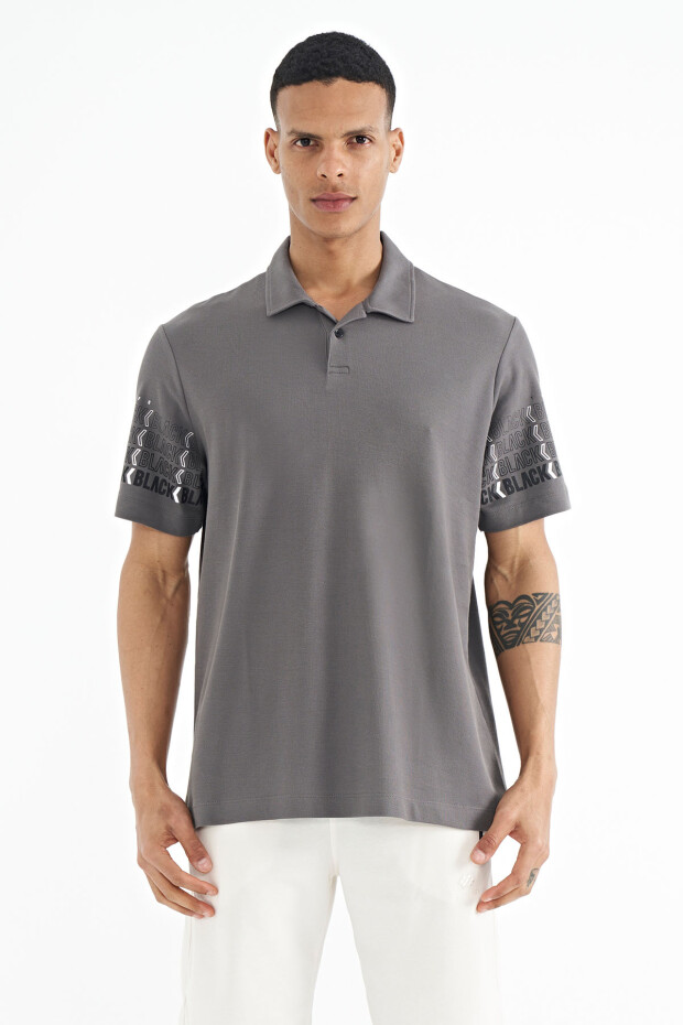 Koyu Gri Kol Baskı Detaylı Polo Yaka Standart Form Erkek T-shirt - 88240