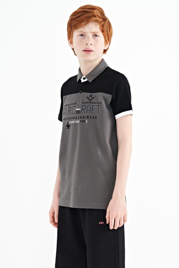 Koyu Gri Renk Bloklu Yazı Nakışlı Standart Kalıp Polo Yaka Erkek Çocuk T-Shirt - 11087