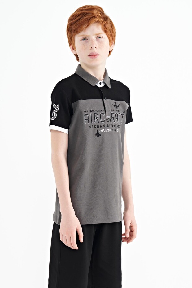 Koyu Gri Renk Bloklu Yazı Nakışlı Standart Kalıp Polo Yaka Erkek Çocuk T-Shirt - 11087