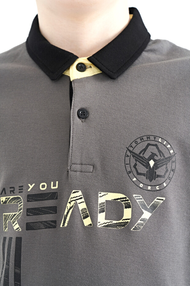 Tommy Life Koyu Gri Yazı Baskı Desenli Standart Kalıp Polo Yaka Erkek Çocuk T-Shirt - 11143. 6