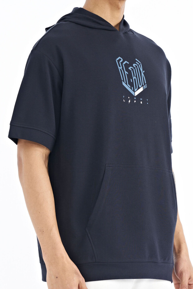 Lacivert Kol ve Ön Baskılı Kapüşonlu Oversize Erkek T-shirt - 88194