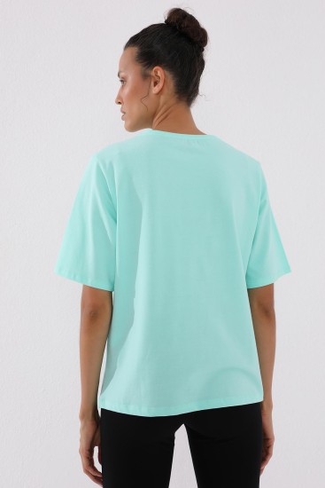 Mint Yeşili Deforme Yazı Baskılı O Yaka Kadın Oversize T-Shirt - 97134 - Thumbnail