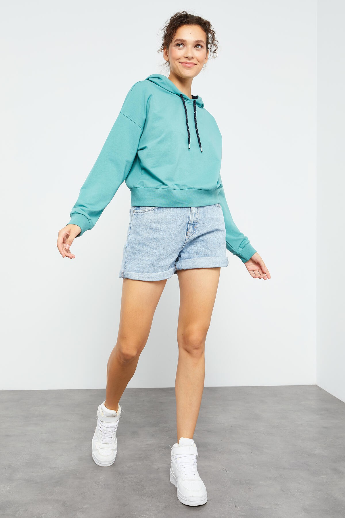 Mint Yeşili Uzun Kol Rahat Form Kapüşonlu Kadın Sweatshirt - 97115
