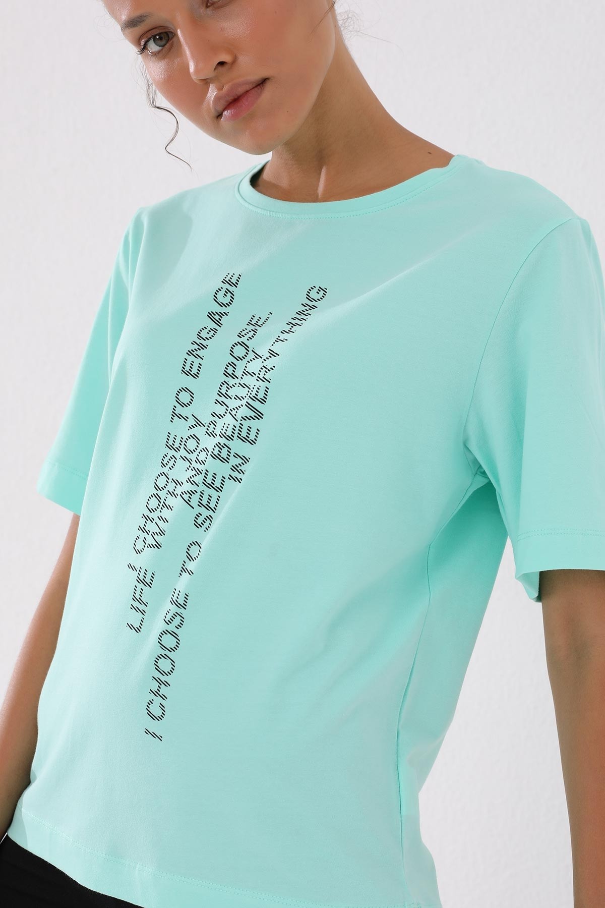 Mint Yeşili Pembe Dikey Yazı Baskılı O Yaka Kadın Oversize T-Shirt - 97138