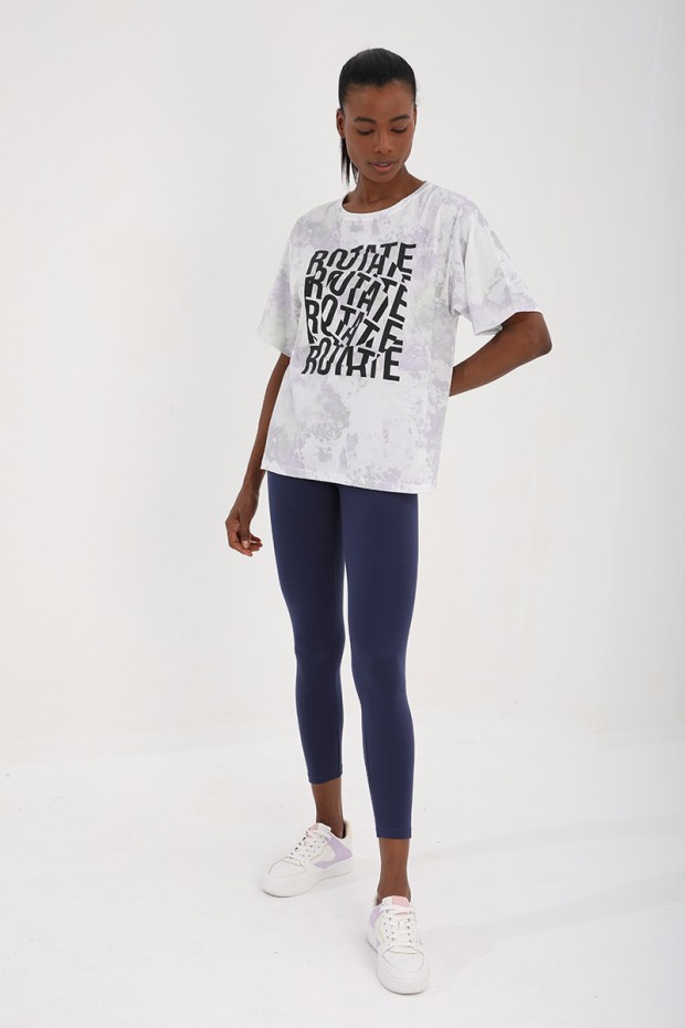 Mor Yazı Baskılı Batik Desenli O Yaka Kadın Oversize T-Shirt - 97126