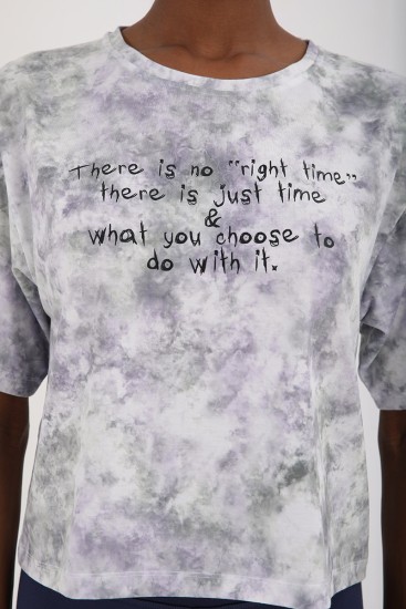 Mor Yazı Baskılı Karışık Batik Desenli O Yaka Kadın Oversize T-Shirt - 97129 - Thumbnail