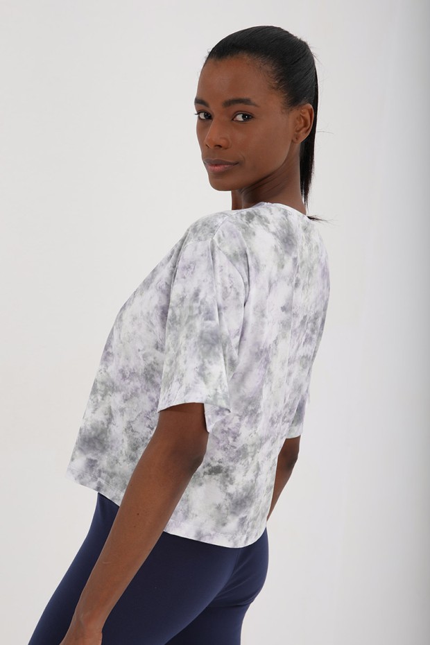 Mor Yazı Baskılı Karışık Batik Desenli O Yaka Kadın Oversize T-Shirt - 97129