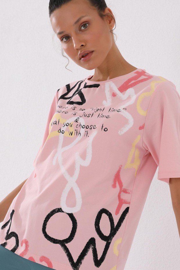 Pembe Karışık Desenli Yazı Baskılı O Yaka Kadın Oversize T-Shirt - 97132