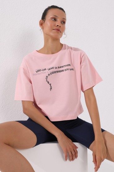 TommyLife - Pembe Yazı Baskılı Kısa O Yaka Kadın Oversize T-Shirt - 97135