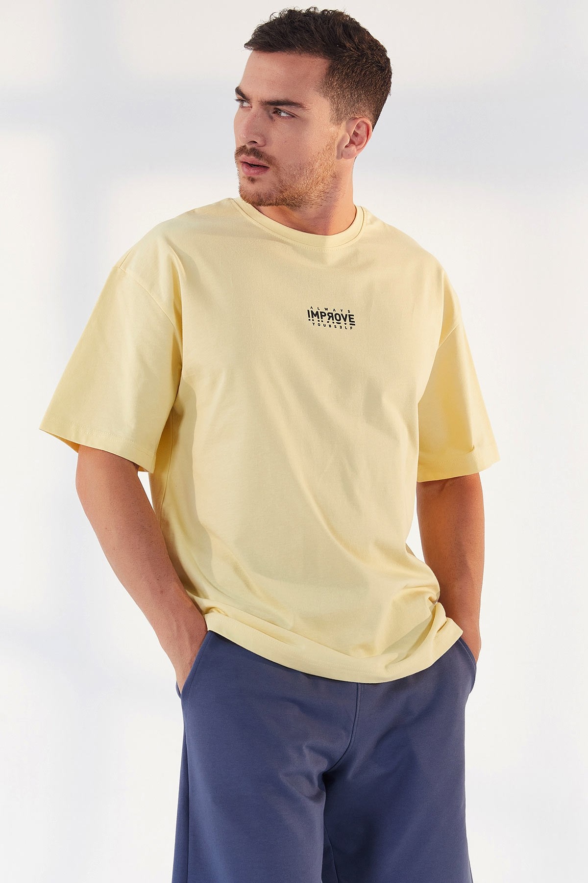 TommyLife - Sarı Küçük Yazı Baskılı O Yaka Erkek Oversize T-Shirt - 87985