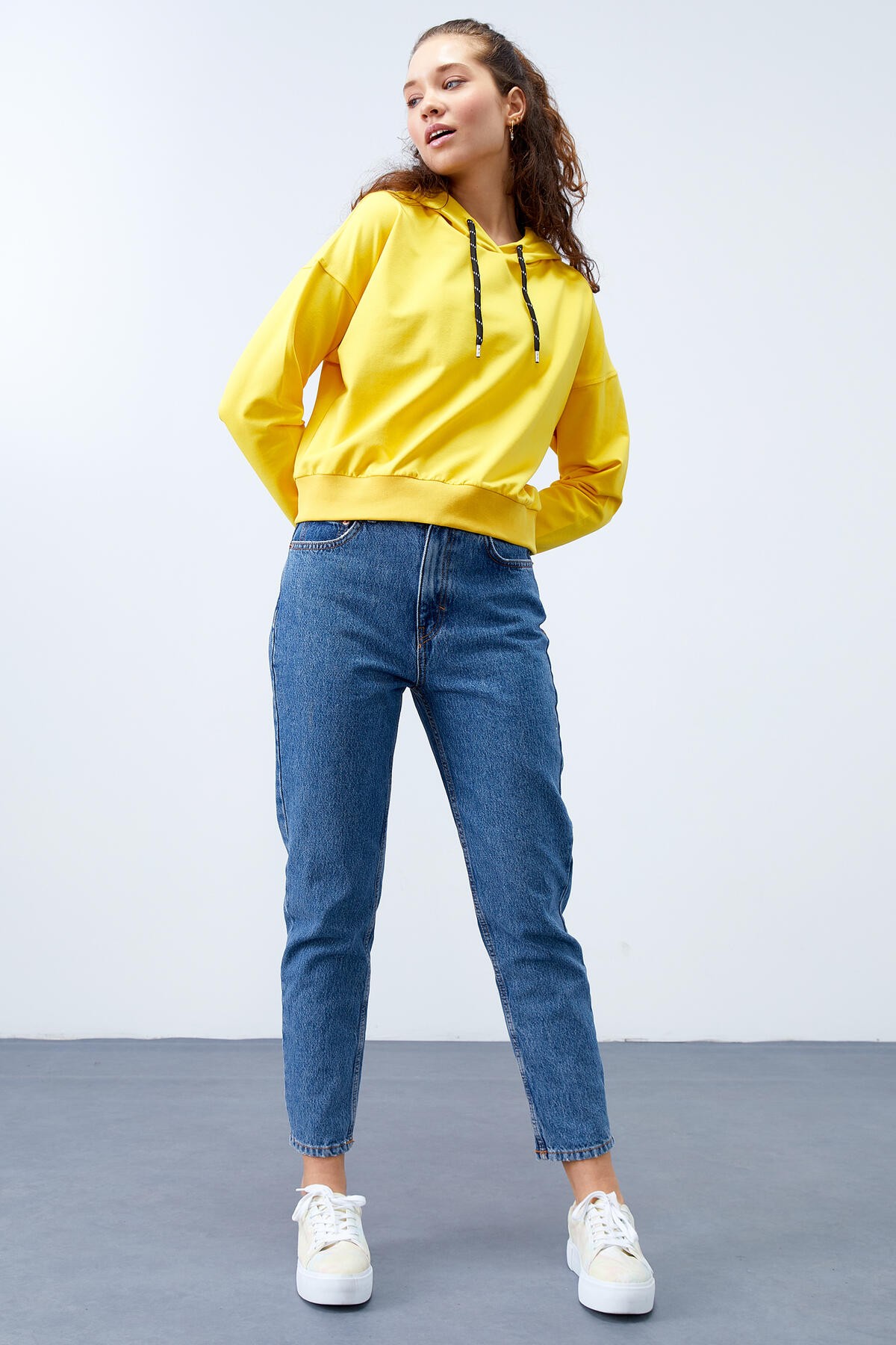 Sarı Uzun Kol Rahat Form Kapüşonlu Kadın Sweatshirt - 97115