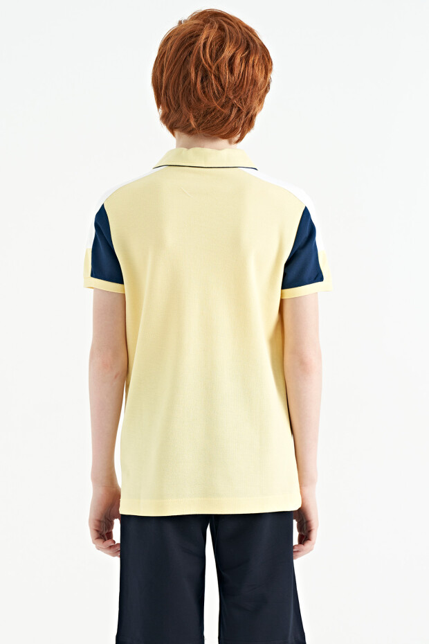 Sarı Renk Bloklu Omuz Garni Detaylı Standart Kalıp Erkek Çocuk T-Shirt - 11155
