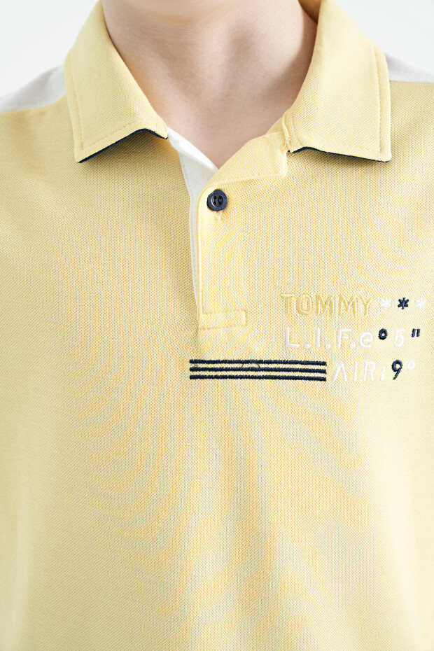 Sarı Renk Bloklu Omuz Garni Detaylı Standart Kalıp Erkek Çocuk T-Shirt - 11155