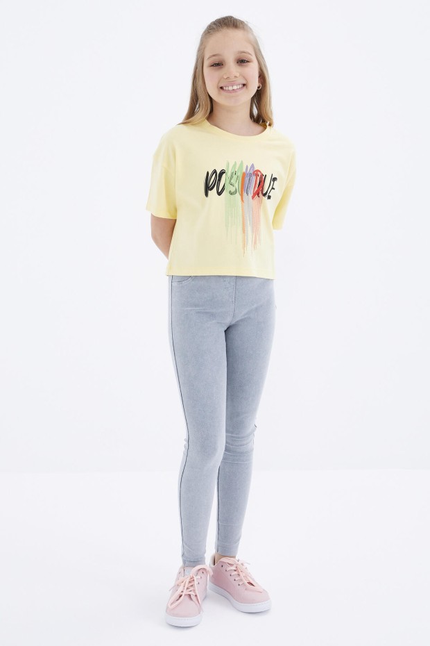 Sarı Renkli Yazı Baskılı O Yaka Oversize Düşük Omuz Kız Çocuk Crop T-Shirt - 75036