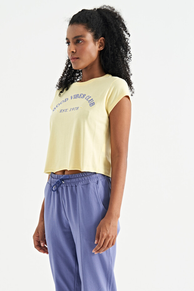 Sarı Yazı Baskılı Rahat Kalıp O Yaka Kadın Basıc T-Shirt - 02255