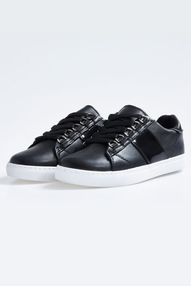 Siyah Bağcıklı Şerit Detaylı Suni Deri Kadın Spor Ayakkabı - 89202