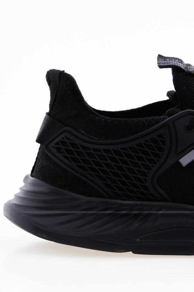Siyah Bağcıklı Yazı Detaylı Yüksek Taban Erkek Spor Ayakkabı - 89100