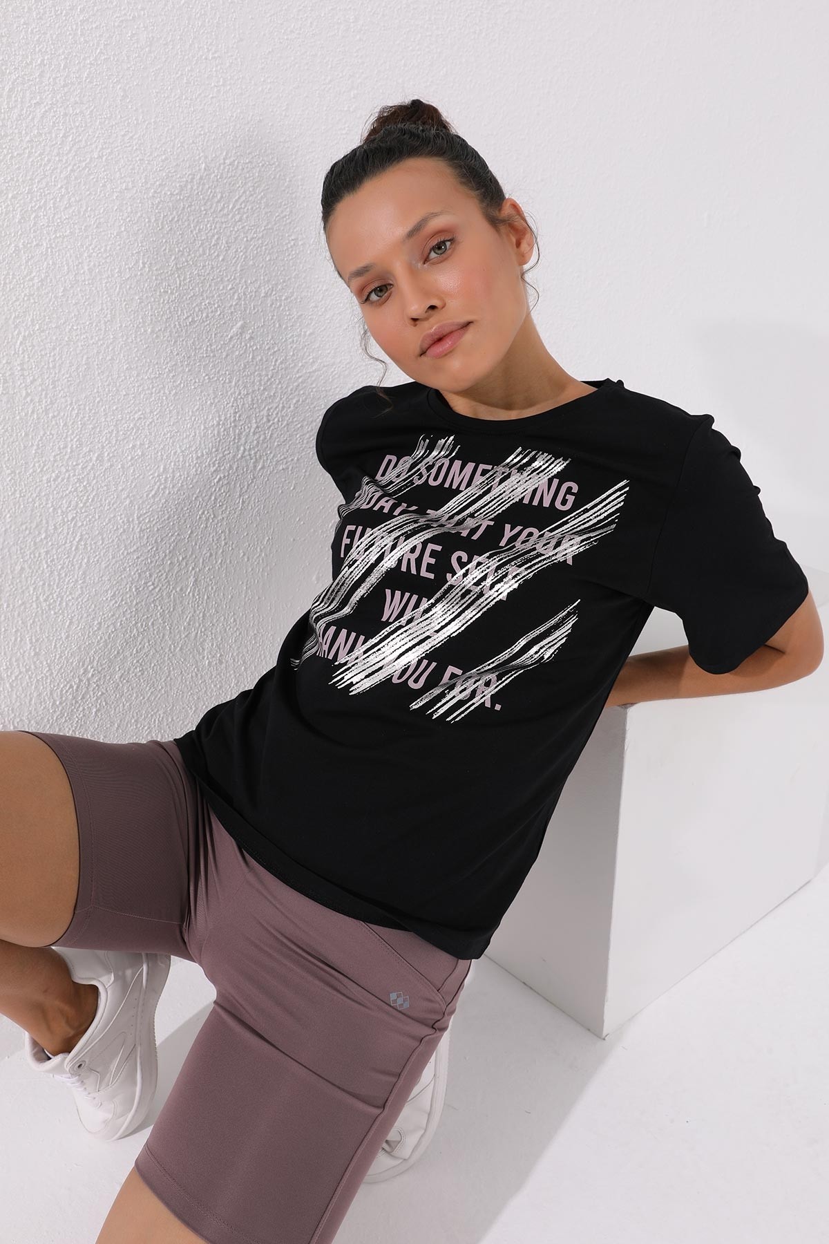 Siyah Deforme Yazı Baskılı O Yaka Kadın Oversize T-Shirt - 97133