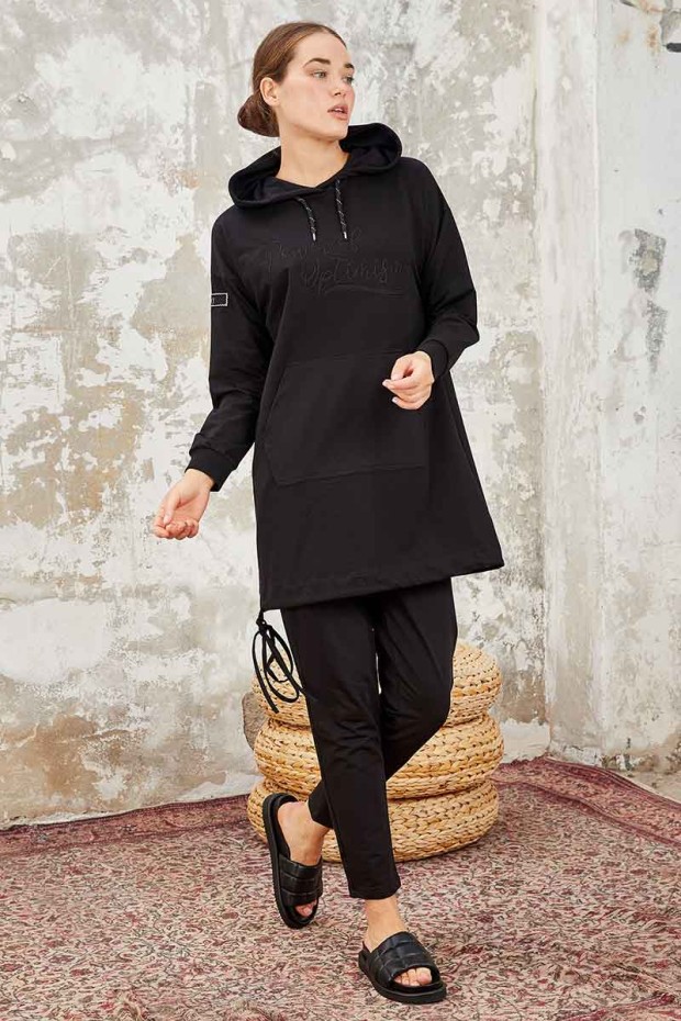 Siyah Kapüşonlu Kanguru Cep Rahat Form Dar Paça Kadın Eşofman Tunik Takım - 95238