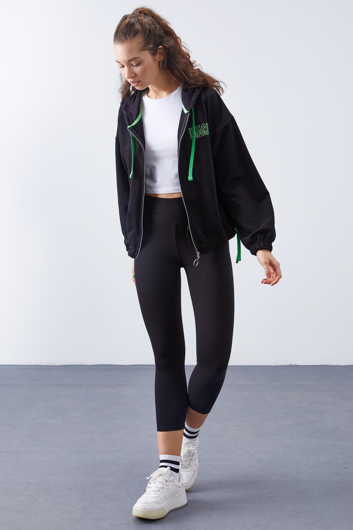 Siyah Kapüşonlu Renkli Bağcıklı Fermuarlı Kadın Oversize Sweatshirt - 97176