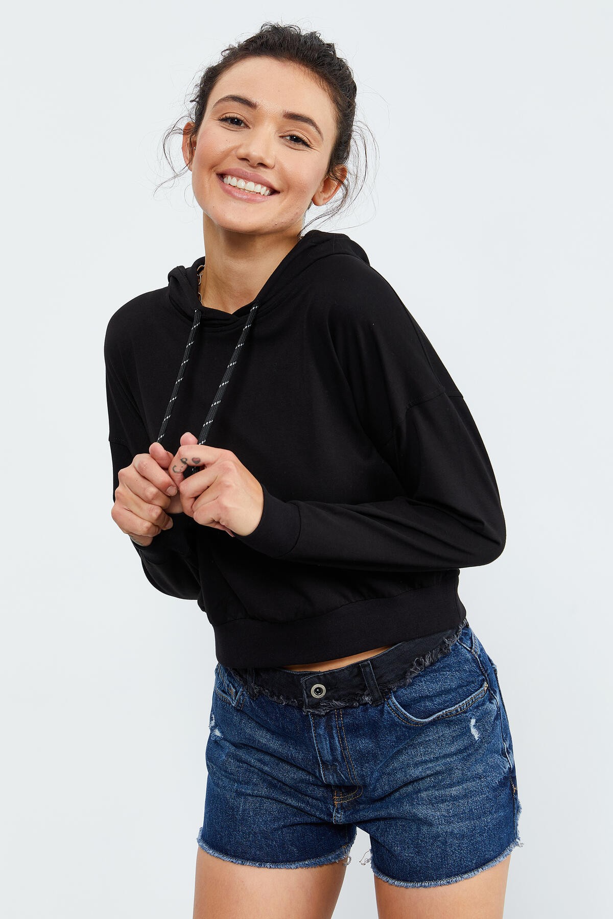 Siyah Uzun Kol Rahat Form Kapüşonlu Kadın Sweatshirt - 97115